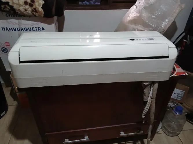 Vendo ar condicionado 12 BTW seme usado por mil reais F . *.