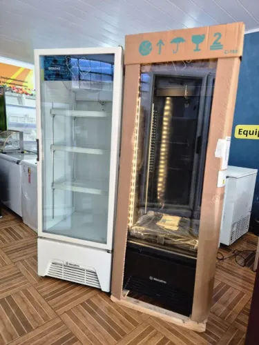 Expositores de frios e refrigerantes