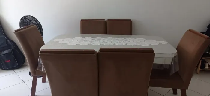 Mesa com 6 cadeiras
