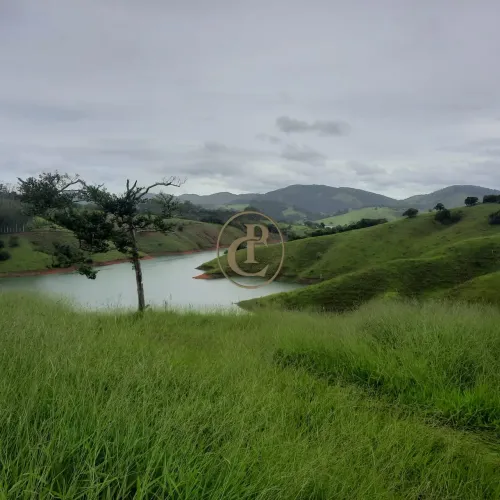 Sítio de 21,78 hectares à Beira da Represa de Paraibuna,Um Refúgio de Privacidade,conforto