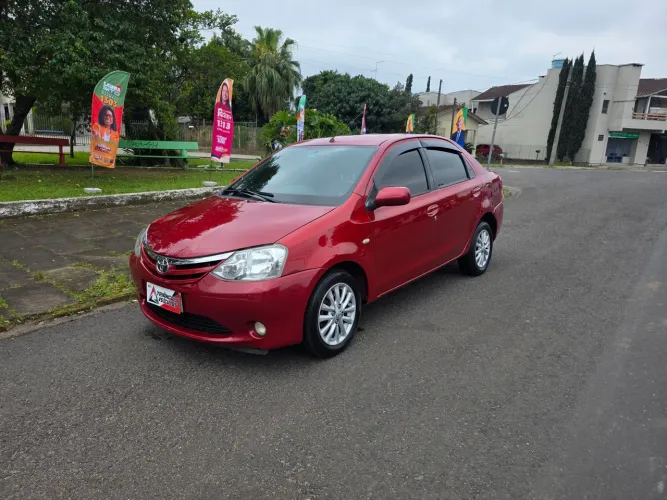 Toyota Etios XLS Sedan 1.5 Flex 16V 4P Mec. 2013