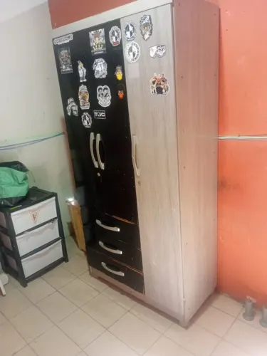 Guarda roupa de solteiro 