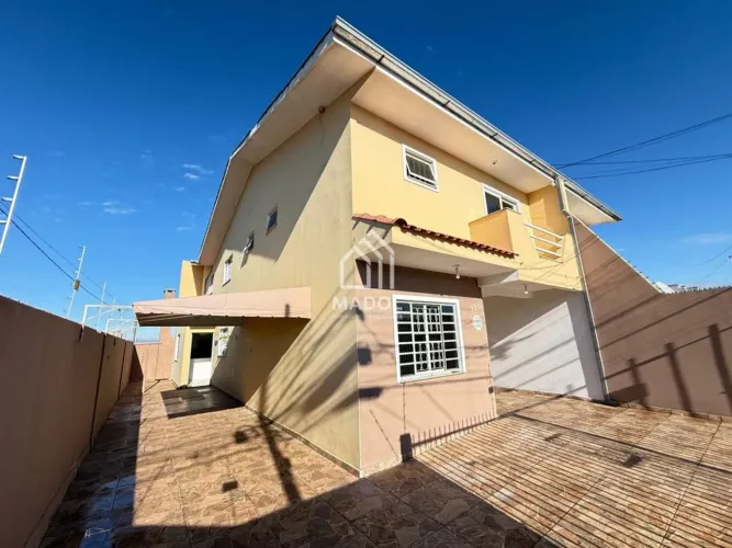 Sobrado espaçoso com edicula e churrasqueira | Jardim Carvalho | 3.000,00