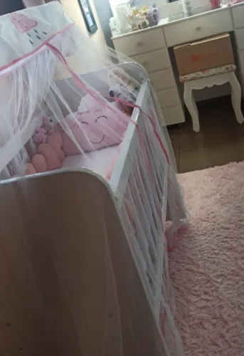 Mini Berço branco com rodinhas