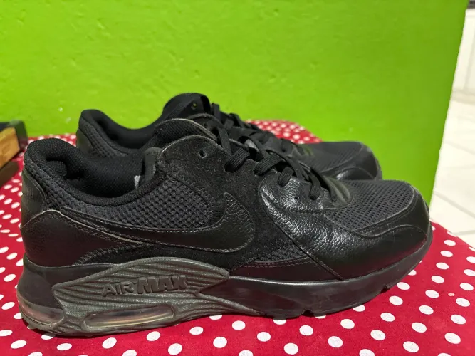 vendo air max exee preto