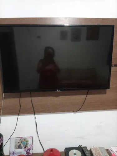 Vende-se uma televisão