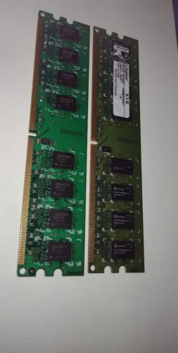 Memórias RAM Kingston DDR2 2GB 800MHz para PC Desktop - Kit com 2