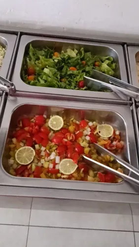 CONTRATA SALADEIRA (O) COM URGÊNCIA