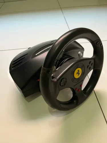 Volante Thrustmaster Ferrari