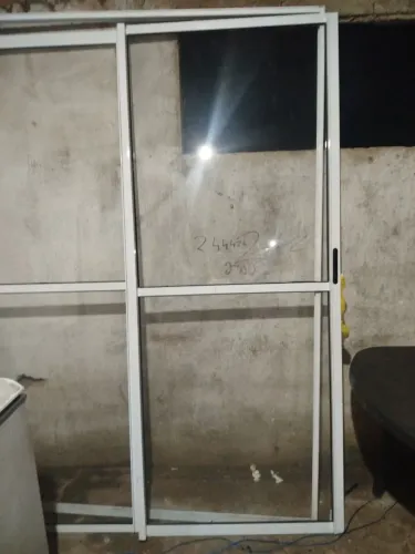 Vendo essa porta de vidro semi nova 