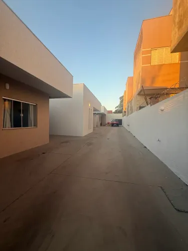 Casa térrea em condomínio- Bairro universitário 