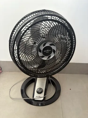 Ventilador Britânia Turbo 6 pás grande - funcionando