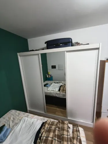 Guarda-Roupa MDF 3 portas de correr com um espelho