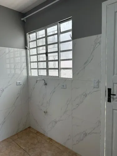 ALUGA-SE CASA - 1 QUARTO Grande + INTERNET INCLUSA!