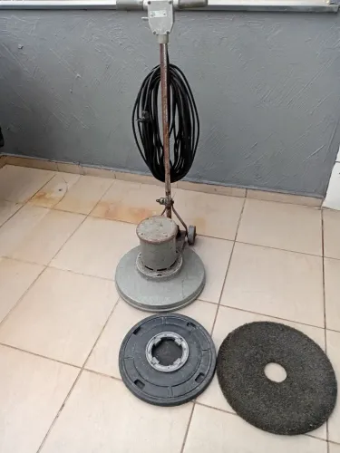 Enceradeira profissional lavadora de piso 410