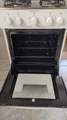 Vendo fogão 4 bocas semi novo