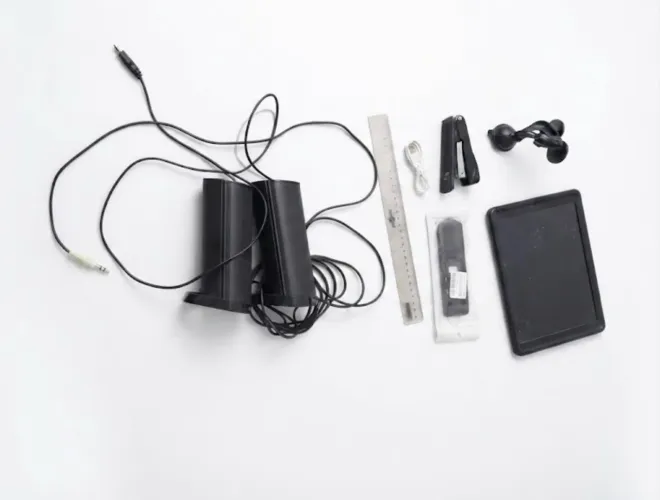 Kit multimídia com cx som cabos etc