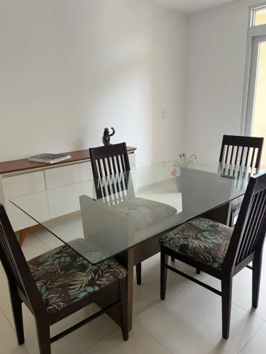 Mesa de Jantar com 4 cadeiras