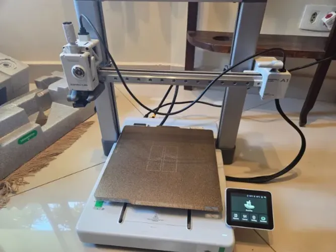 Impressora 3D Bambu Lab A1 Combo - 22 horas de uso