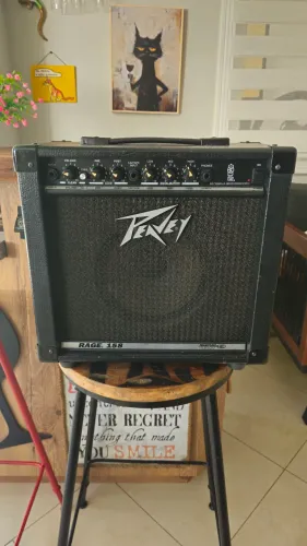 Amplificador Cubo Guitarra Peavey Rage 158
