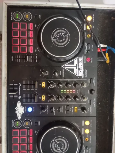 DDJ 400 