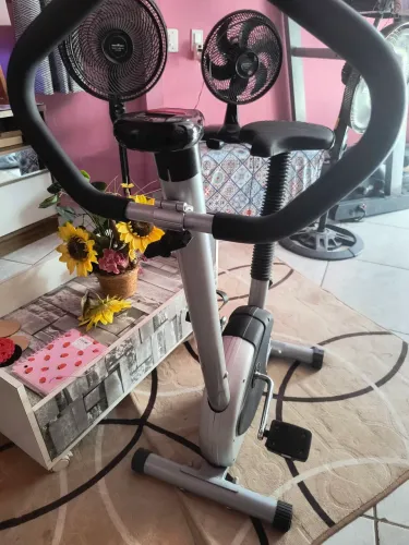 Bicicleta ergométrica MT novinho um mês de uso. Não aceito oferta 