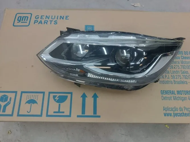 Vende-se Farol Onix Premier 2020 a 2025 esquerdo.