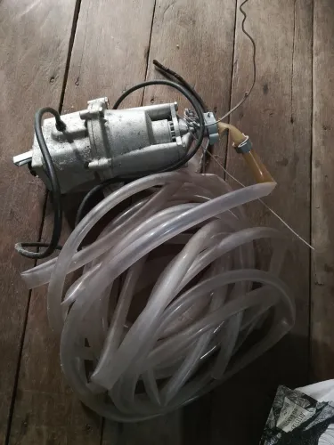 Bomba d'água ( já vem com mangueira)