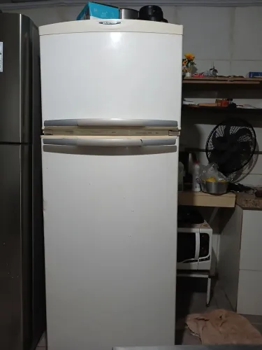 Vendo geladeira dúplex 650.00