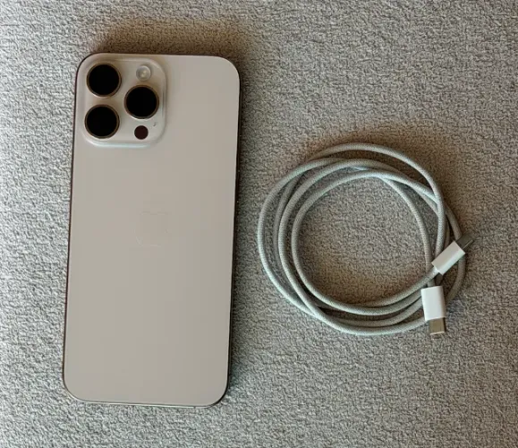 iPhone 16 Pro Max - 256gb - Cor: Titânio-Deserto