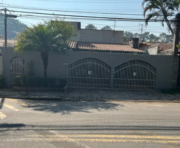Casa Térrea com 5 Dormitórios para Alugar no Parque Continental