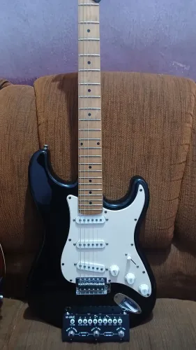 Guitarra mais pedaleira cubaby, aceito trocas em notebook para trabalhar