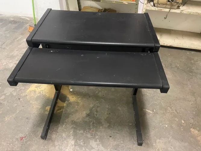 Mesa pequena de computador