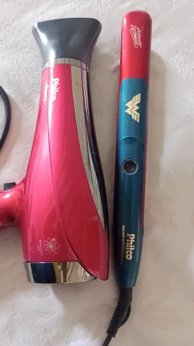 Kit secador e prancha para cabelo+ brinde 2 bolsas de ombro novas .