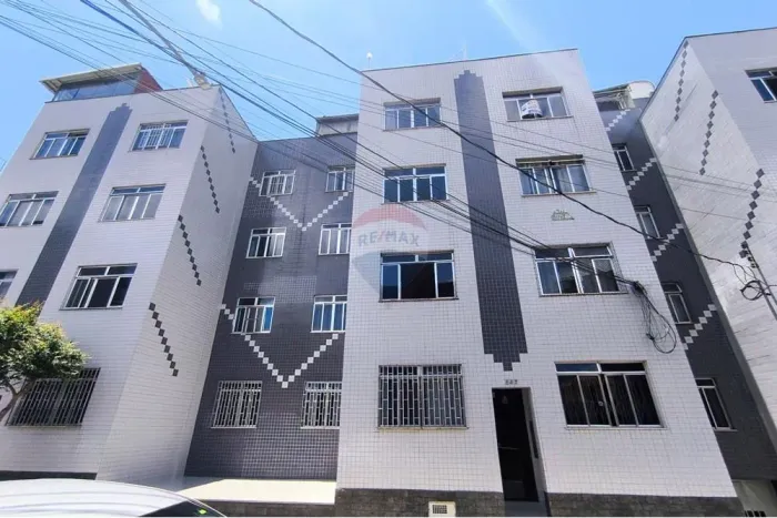 Encante-se com este espaçoso apê no Jardim Glória!