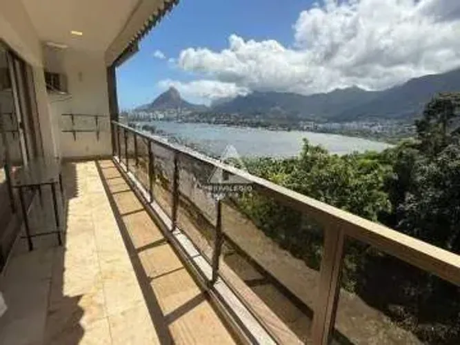 Apartamento 4 Quartos, 2 Suítes, varanda, 3 vagas lavabo, dependência completa