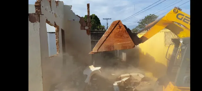 Demolição com retirada de entulho - rápido e barato