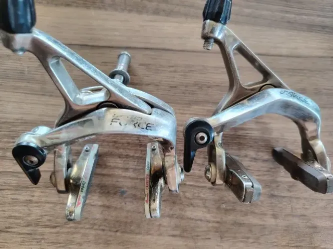Par de freios ferradura Sram Force, super leves, par pesa somente 260 gramas