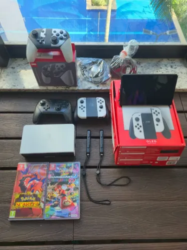 Nintendo switch com 2 jogos 2 pro controllers