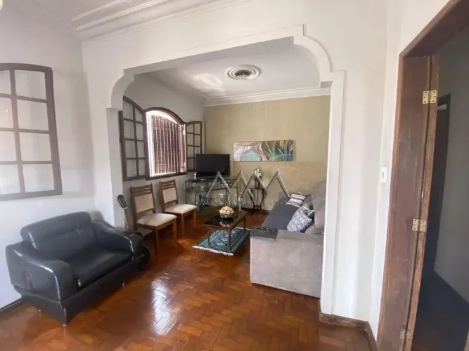 Casa à Venda no Santa Efigênia com 3 Quartos  200m²