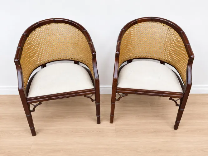 Poltronas de madeira