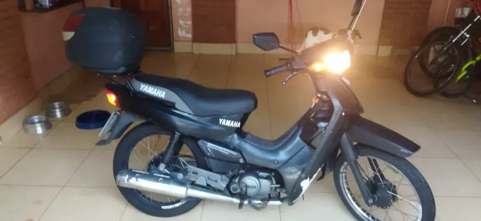 Anúncio:Yamaha Crypton 2002 Preta Completa (Partida Elétrica) + Baú e Antena
