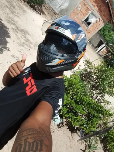 Troco esse capacete com intercomunicador em um norisk