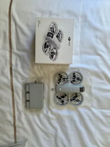 DRONE DJI NEO FLY MORE COM BATERIAS EXTRAS/SEM CONTROLE- EXCELENTE ESTADO. COMO NOVO