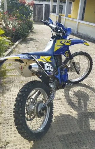 Moto extra de tudo