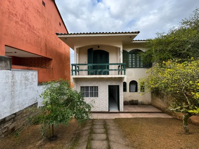 Casa com 228m² de área privativa no bairro Pantanal