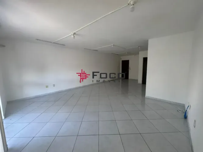 Sala comercial para Locação / Piso Superior / Bairro Jardim Alvorada / 48,50m² / São José