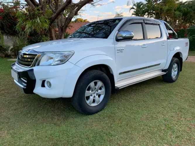 Toyota Hilux CD SRV 4X4 2.7 Flex 16V Aut. 2013