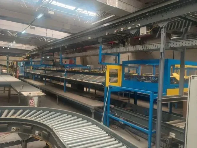 01 SISTEMA TRANSPORTADOR COMPOSTO POR: ESTAÇÕES DE TRABALHO, ENFARDADORA, DIRECIONAMENTOS?