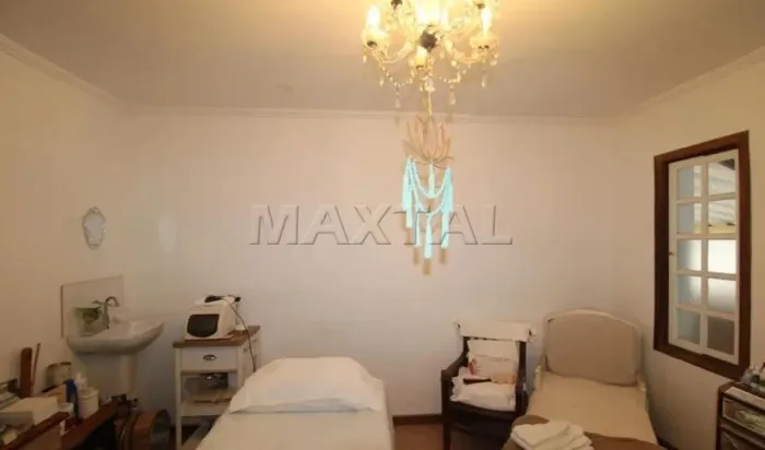 Casa para locação em Santana com 6 Dormitórios, 4 Banheiros e 2 Vagas.